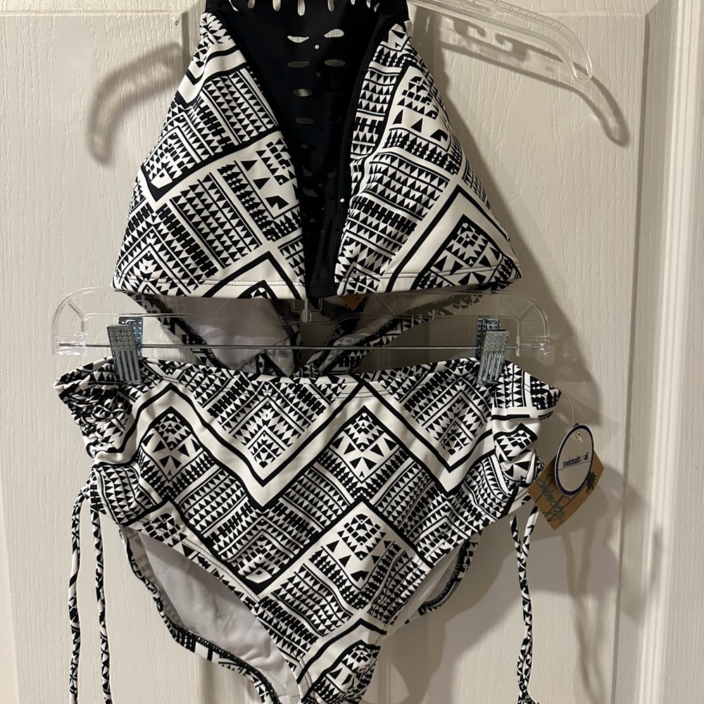 Swimsuits For All Black and White Geometric Two Piece Top Size 10 Bottom Size 12